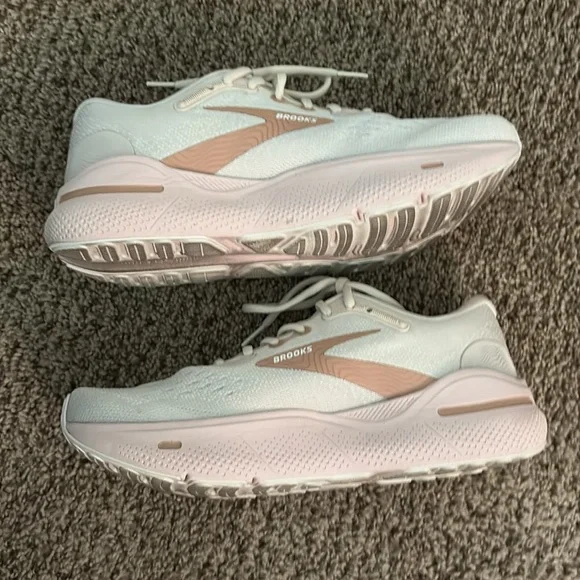 Brooks Ghost Max Running Shoes WMNS 9.5B - Picture 8 of 10